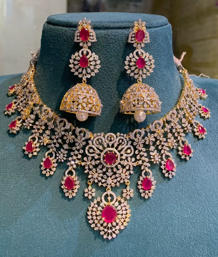 Fashion and Diamond Necklace Set