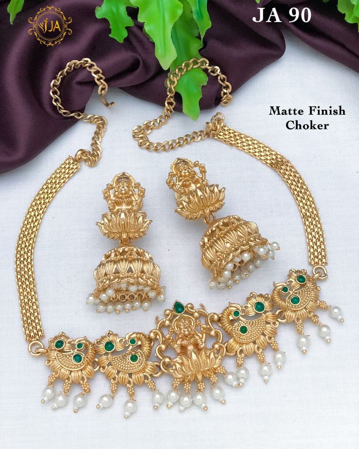 Niruu South Necklace Set